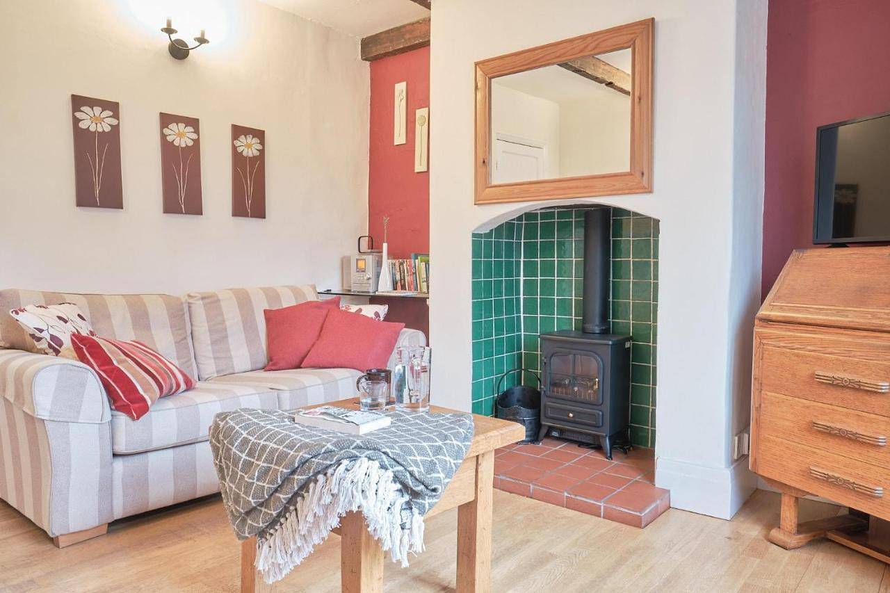 Entire apartment, Two-Bedroom Apartment in Youlgreave, Derbyshire