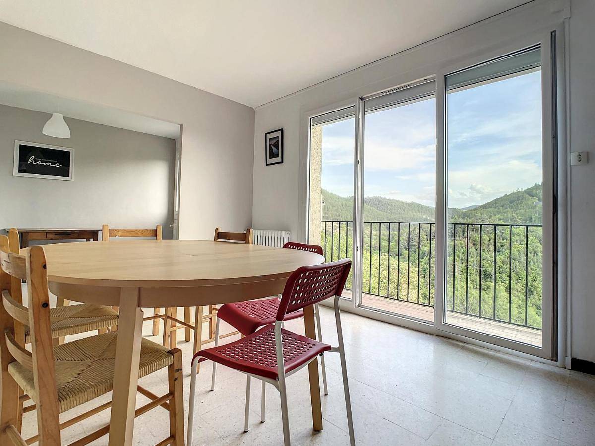 Appartement entier, Three-Bedroom Apartment in Marvejols, Région de Mende