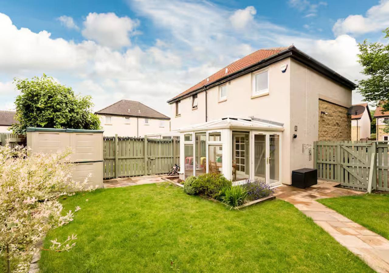 Modern Family House | Sleeps 5 | Free Parking - Pass the Keys in Edinburgh, Edinburgh and Lothian
