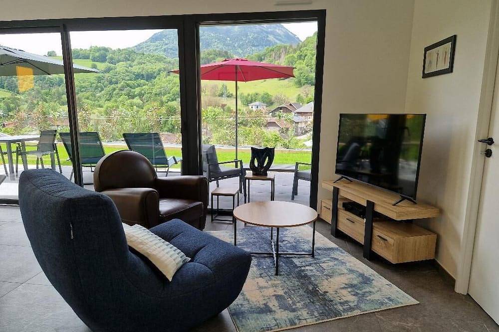 Gîte 427- Maison indép. 2 pers (4*) avec Spa, vue panoramique sur Massif Bauges in Faverges, Parc naturel régional du Massif des Bauges