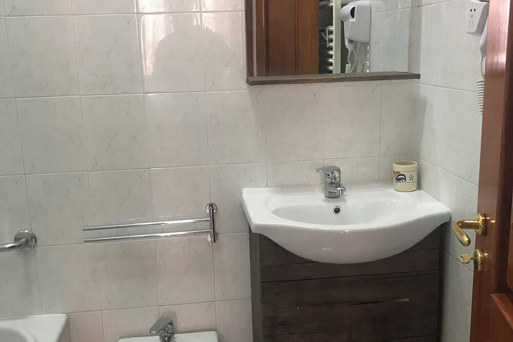 Villa San Giuseppe Brindisi - Camera Familiare con Bagno Privato in Brindisi, Salento