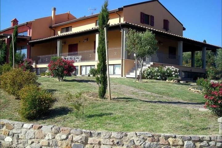 Villa per 9 persone, con balcone e giardino in San Vincenzo