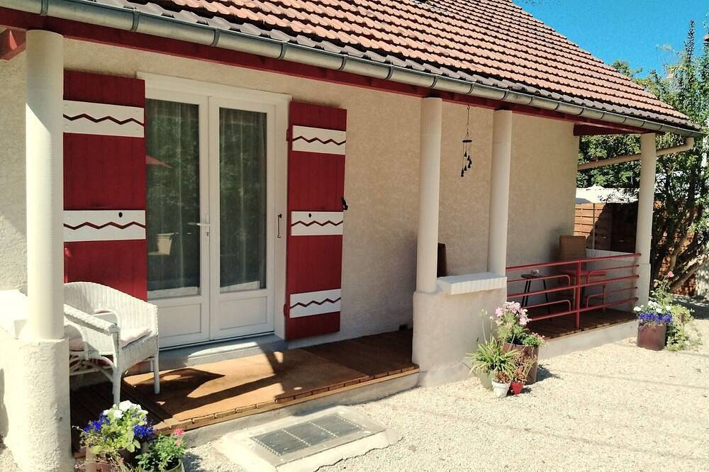 Acogedor alojamiento junto al Loing, cerca de Montargis, con terraza privada y todas las comodidades inclusas in Montargis, Región de Montargis