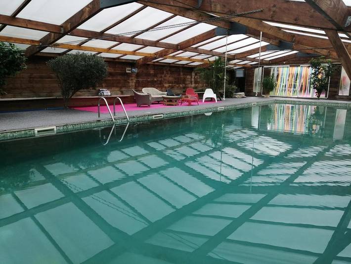 Chambre d’hôte pour 4 personnes, avec Terrasse ainsi que Jardin et Piscine à Pruniers