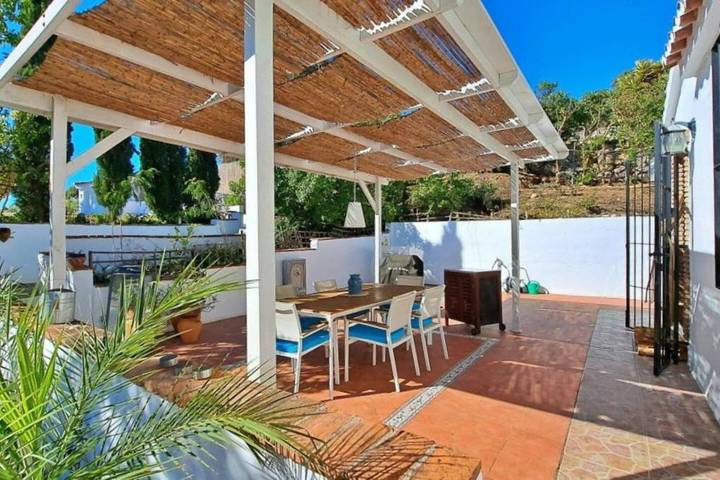 Casa rural para 5 personas, con jardín en Alcaucín - 4