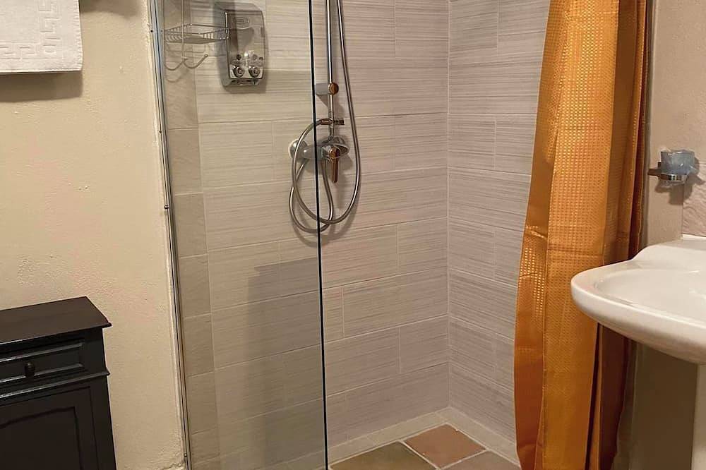 Marcadis Gite @Finders Keepers France. Adult only site with 16 acres and a lake in Moncrabeau, Nérac region