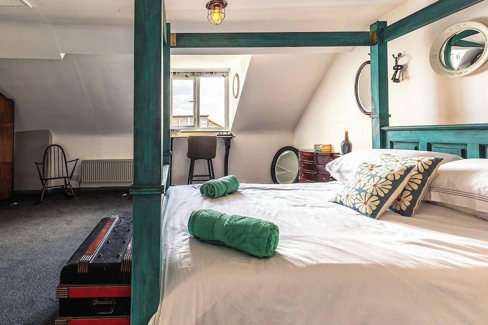 Sandgate Cottage - A charming 18th century mid terrace retreat. in Scarborough, North York Moors