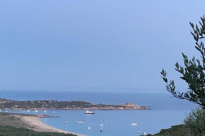 Gîte pour 8 personnes, avec terrasse et jardin dans Plage de Tradicettu