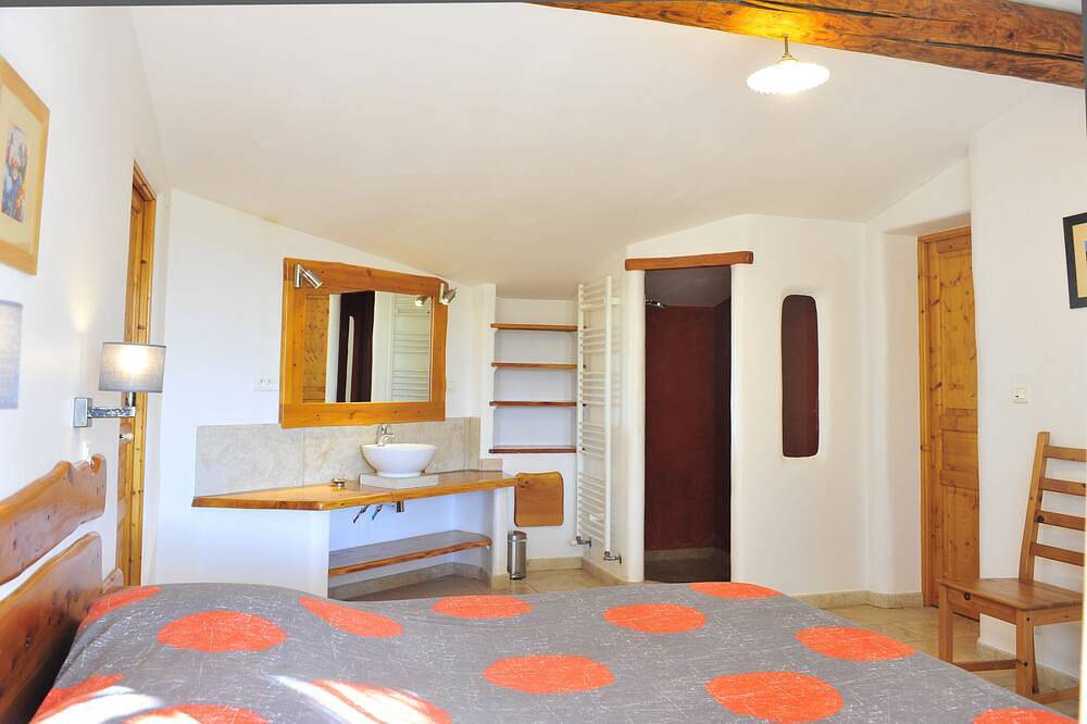 Maison de caractère avec piscine à proximité de Vaison la romaine in Puyméras, Parc naturel régional du Mont-Ventoux