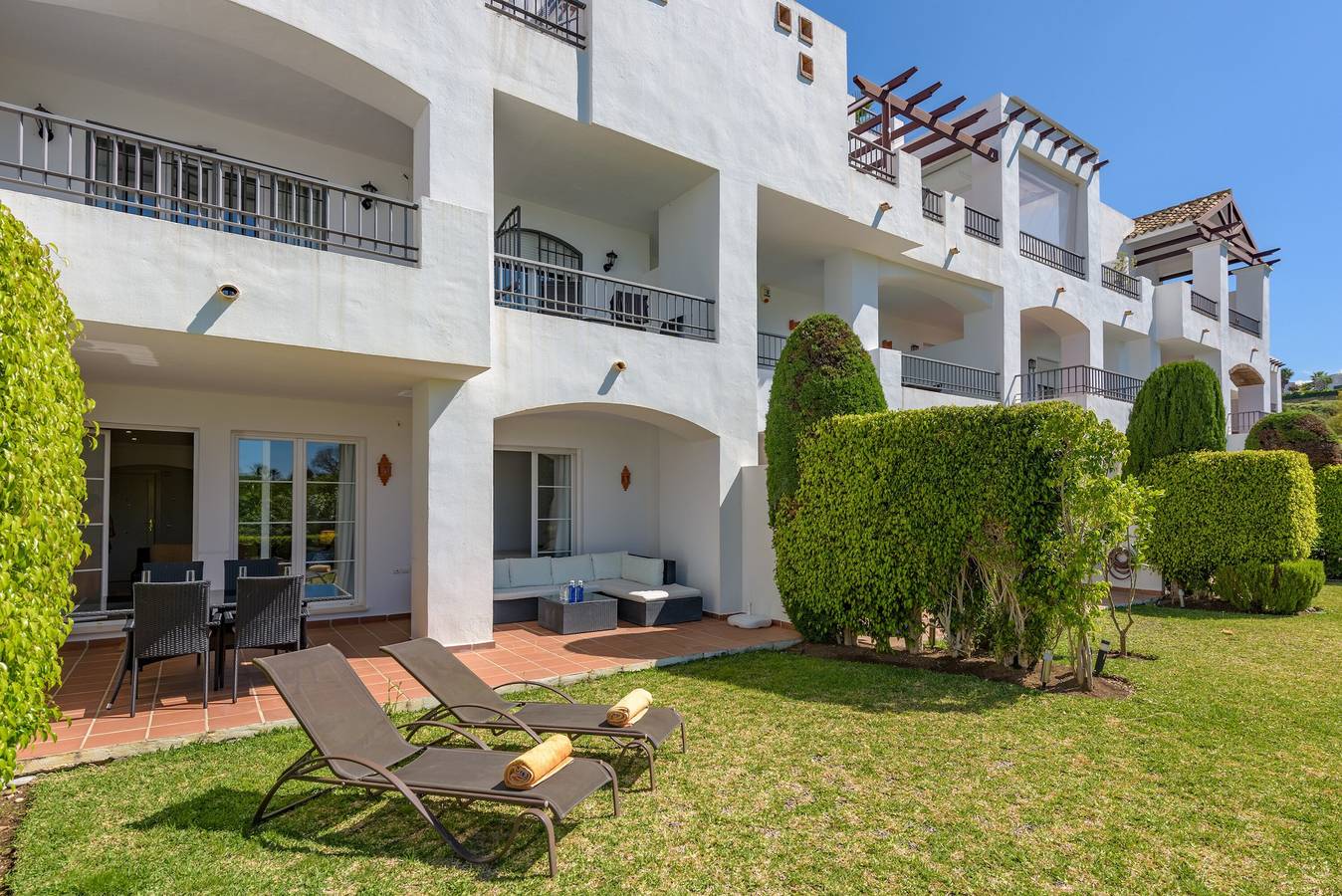 Apartamento entero, Apartamento 'Los Eucaliptos B_9_1' con piscina compartida, Wi-Fi y aire acondicionado in Capanes del Golf, Benahavís