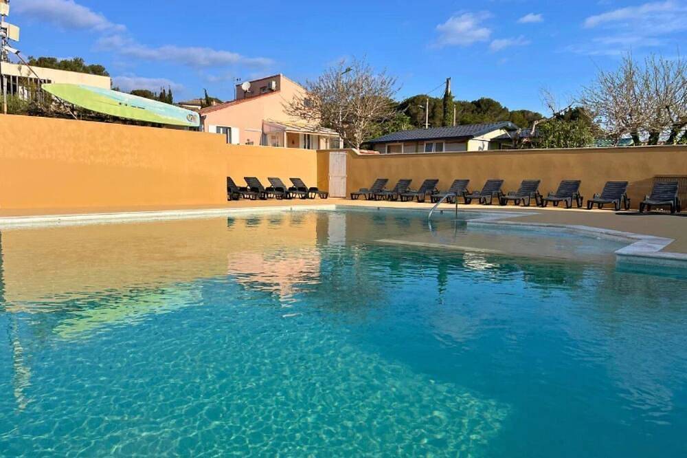 Zecamping 3* piscine chauffée pet friendly locatif Tv Lv Bbq 31m2 in Martigues, Côte méditerranéenne (France)
