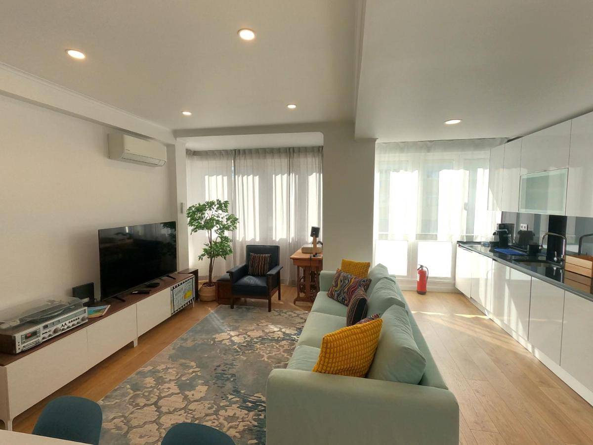 Three-Bedroom Townhouse in Benfica, Lisboa
