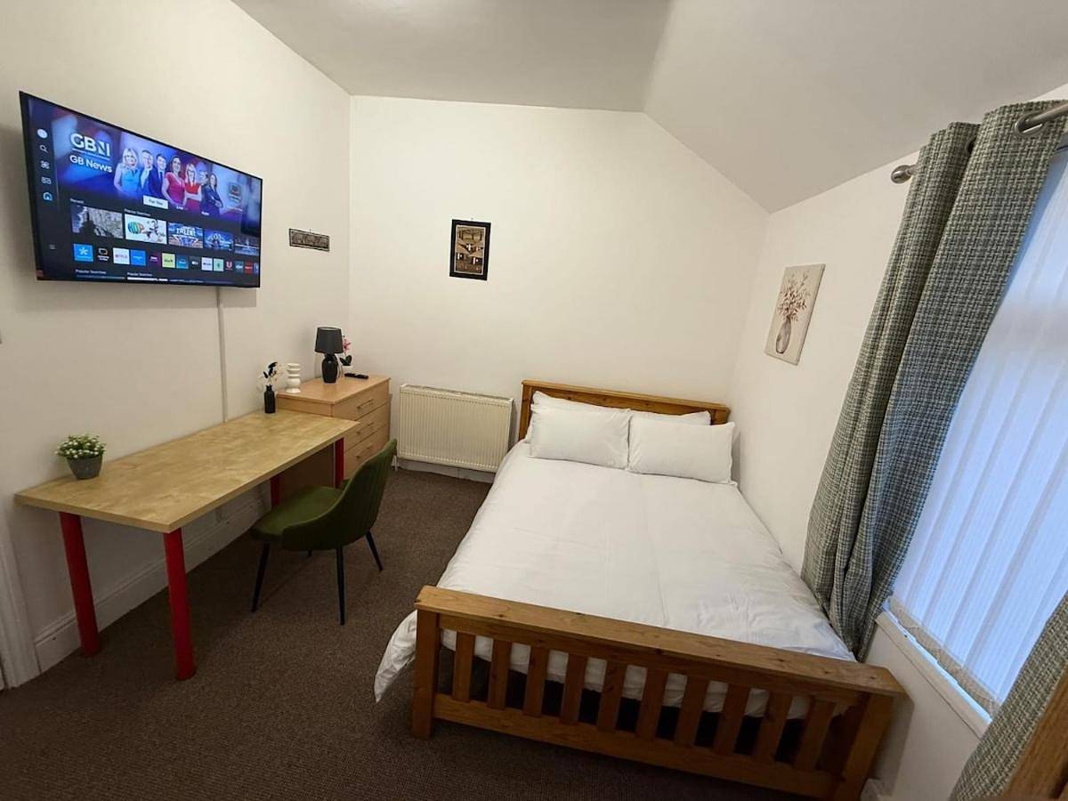 Double Rooms - Near City and Uni in Coventry, Birmingham Area