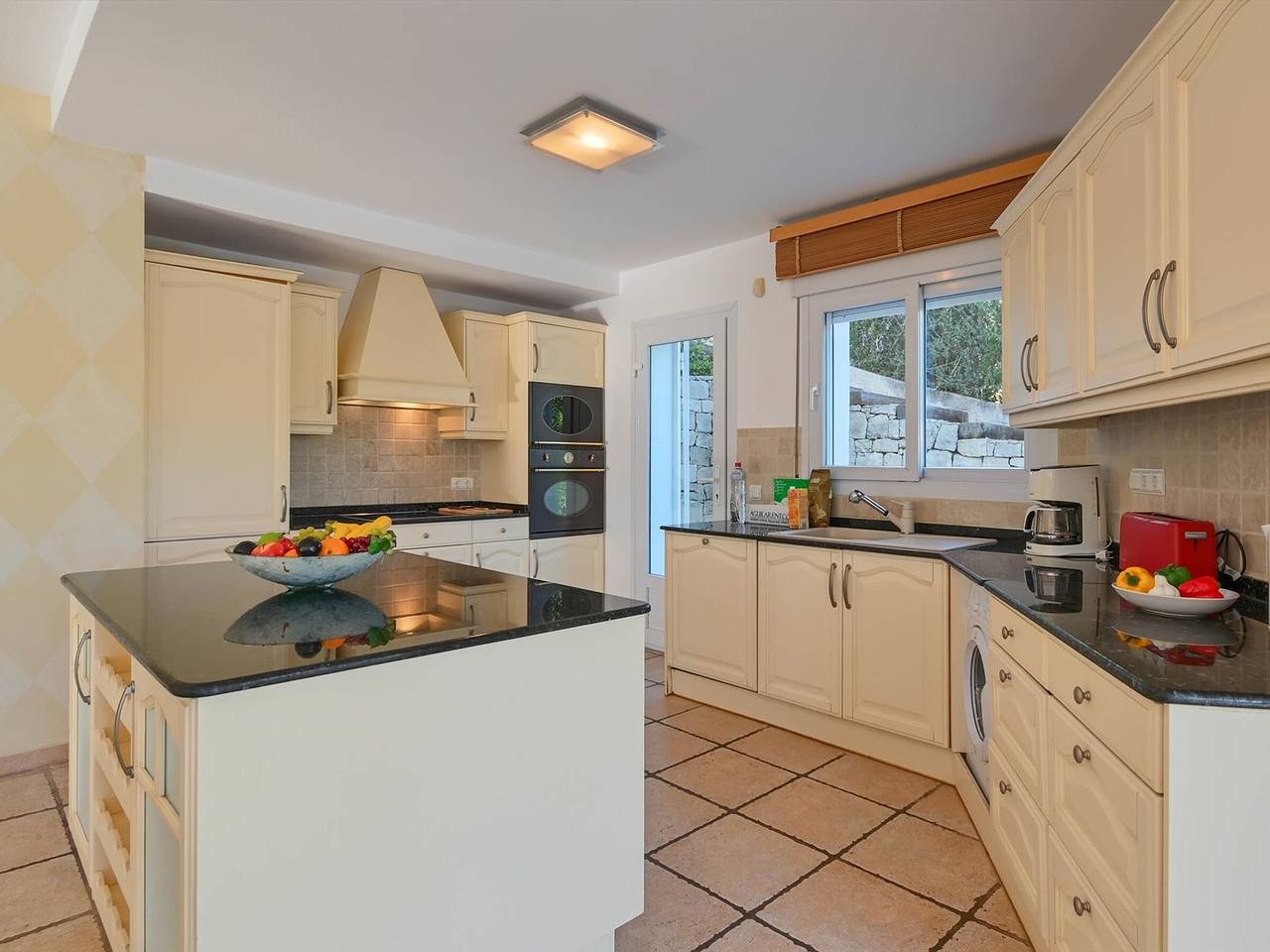 Sunny Hillside Villa with Private Pool, Garden, and Nearby Beach for 6 Guests in La Finca, Jávea
