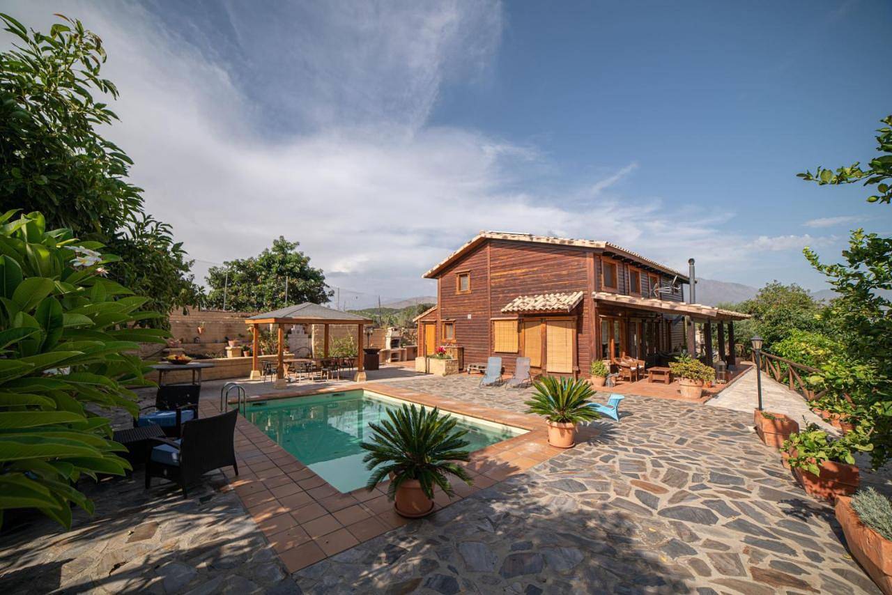 Four-Bedroom House in Motril, Cordillera Penibética