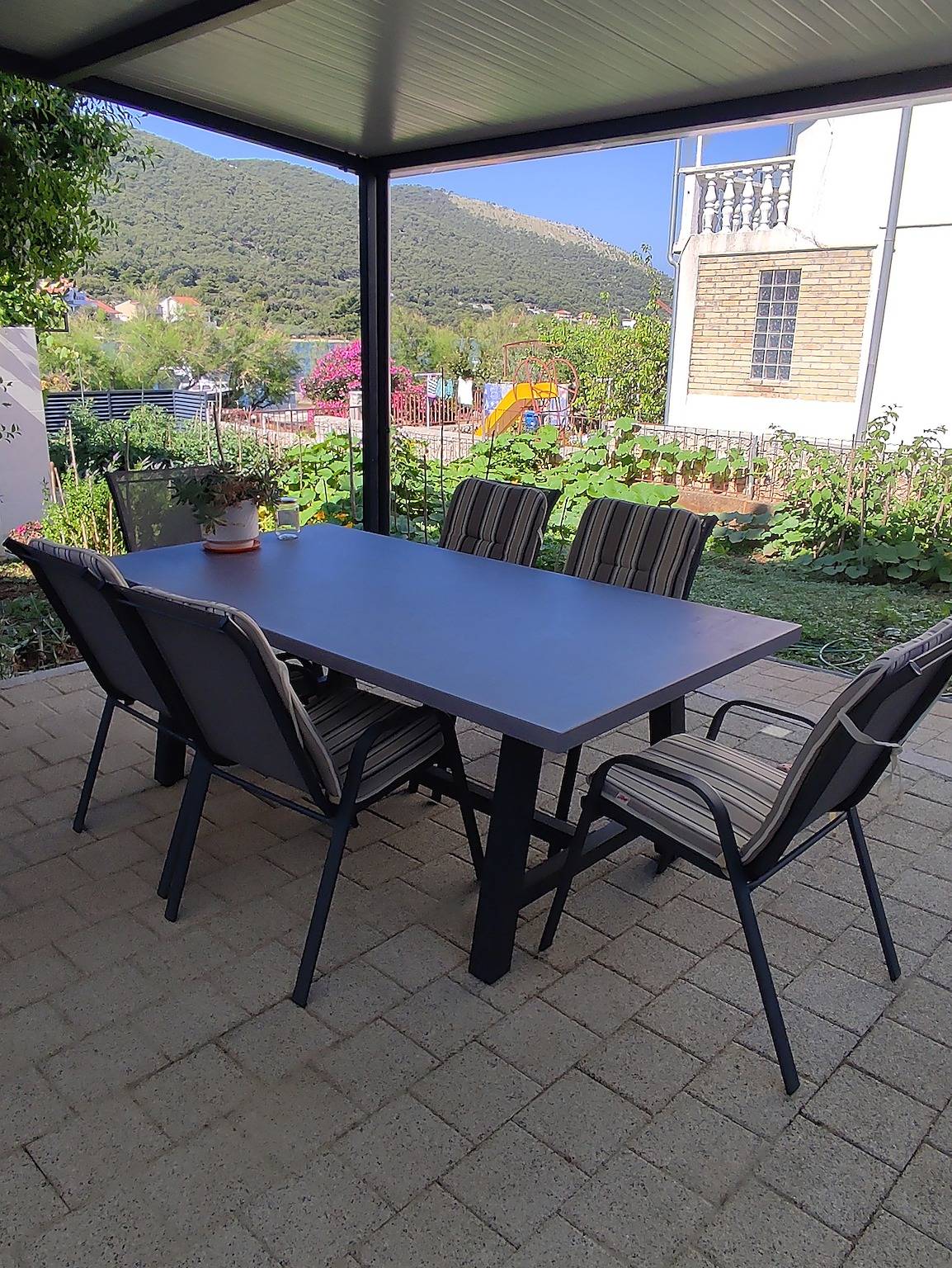 Ganze Wohnung, 2-Zimmer-Ferienwohnung am Strand Grebastica, Sibenik A-10366-a in Grebastica, Šibenik-Knin
