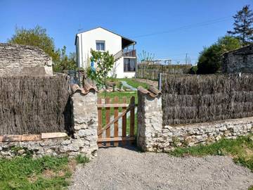 Cottage pour 2 personnes, avec terrasse ainsi que jardin et vue au Parc Naturel Régional du Marais poitevin