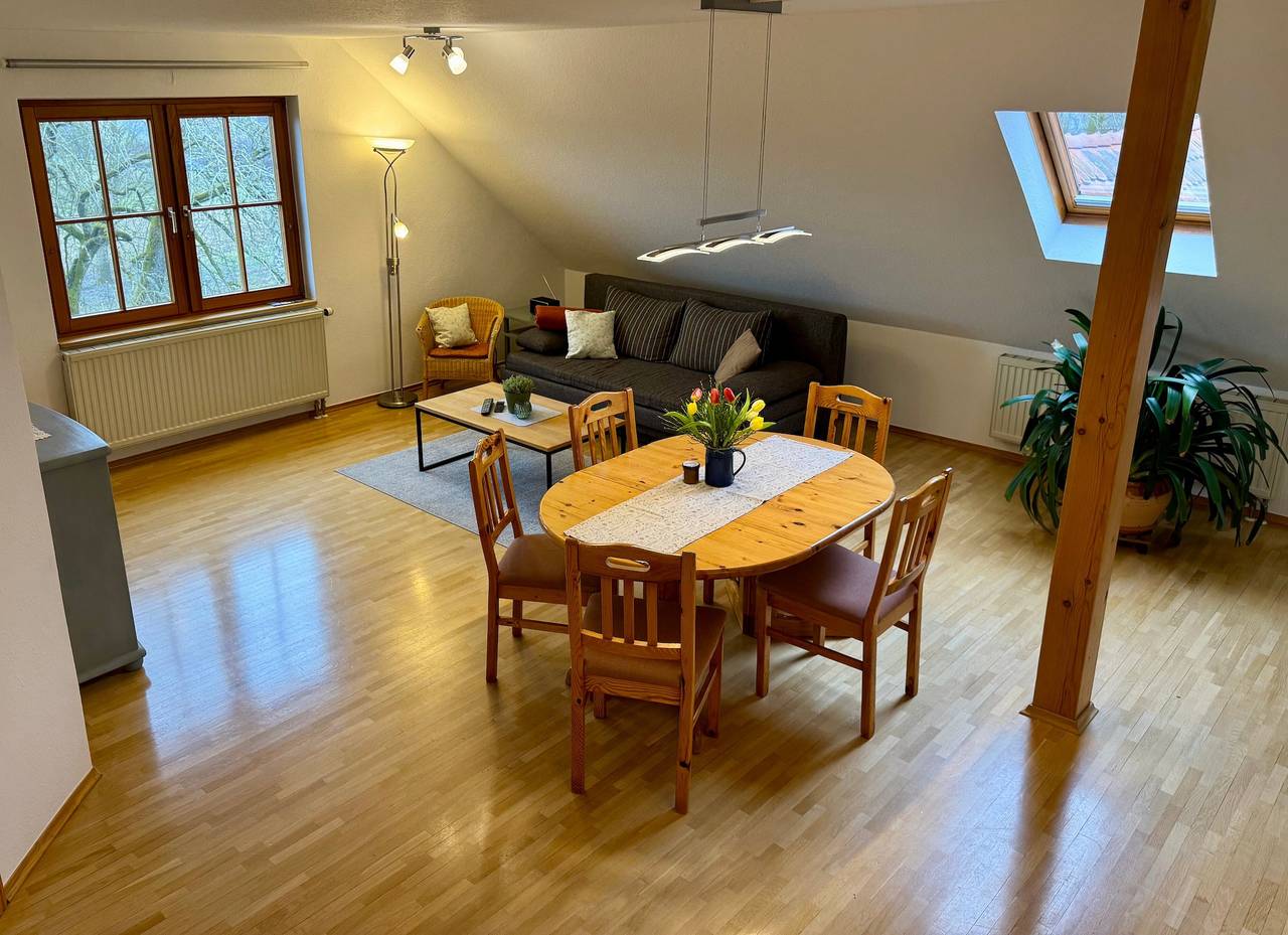 Entire apartment, Holiday Apartment 'Riedblick' with Shared Terrace, Shared Garden and Wi-Fi in Wilhelmsdorf, Region Bodensee-Oberschwaben