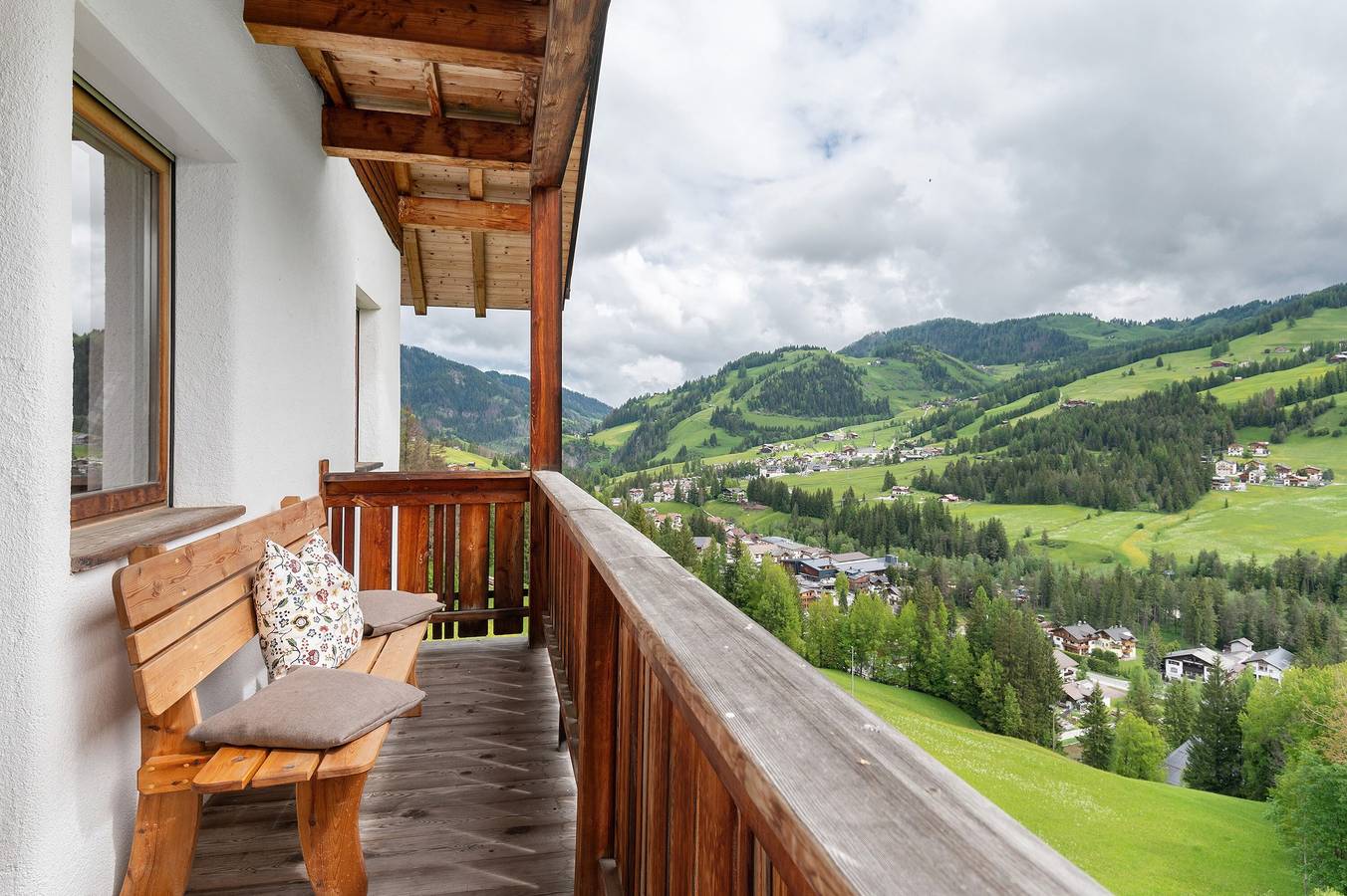 Ganze Wohnung, Ferienwohnung 'Paracia App La Vedla' mit Meerblick, Gemeinschaftsgarten und Wlan in Paracia, Abtei