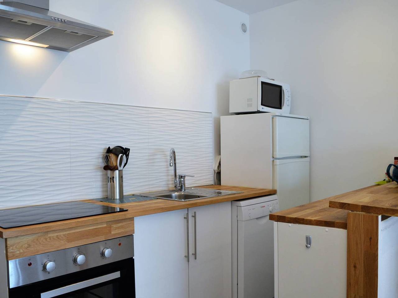 Ganze Wohnung, Studio charmant avec terrasse, parking privé, aperçu mer, centre-ville et plage à pied in Le Lavandou, Toulon Region