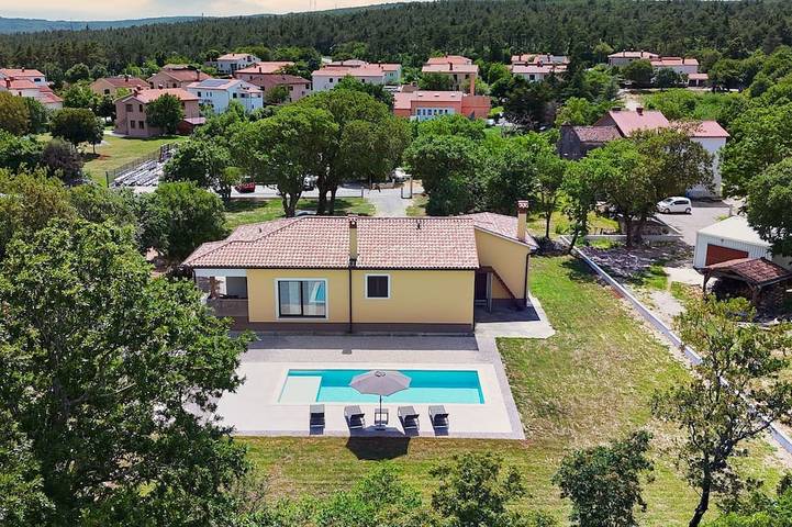 Ferienhaus für 5 Personen, mit Pool und Garten - 1