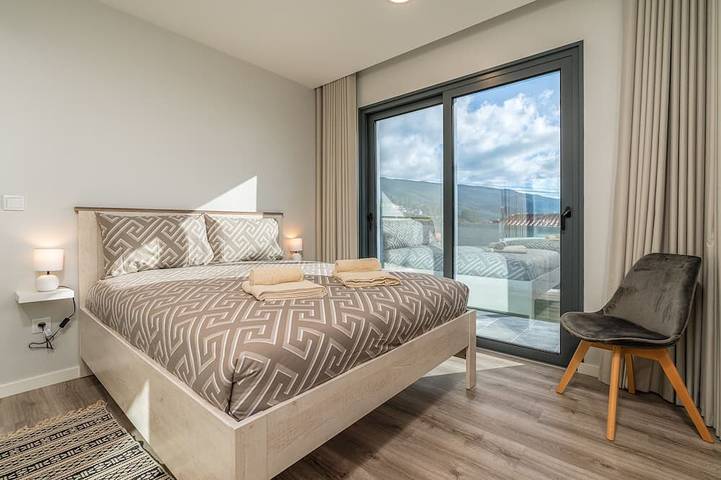 Casa Barros Serra, 3 Bedroom Holiday Home for all the Family in Calheta in Estreito da Calheta, Île de Madère