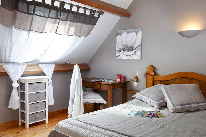 Maison de vacances 'Gite 12 Pers À 15kms De La Plage' avec jardin privé et Wi-Fi in Plouégat-Moysan, Région de Morlaix