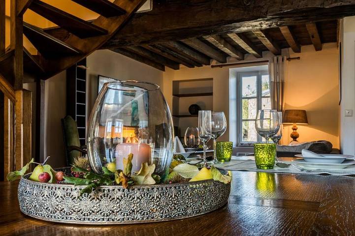 Gîte pour 5 personnes, avec terrasse ainsi que piscine et jardin à Cussy-en-Morvan