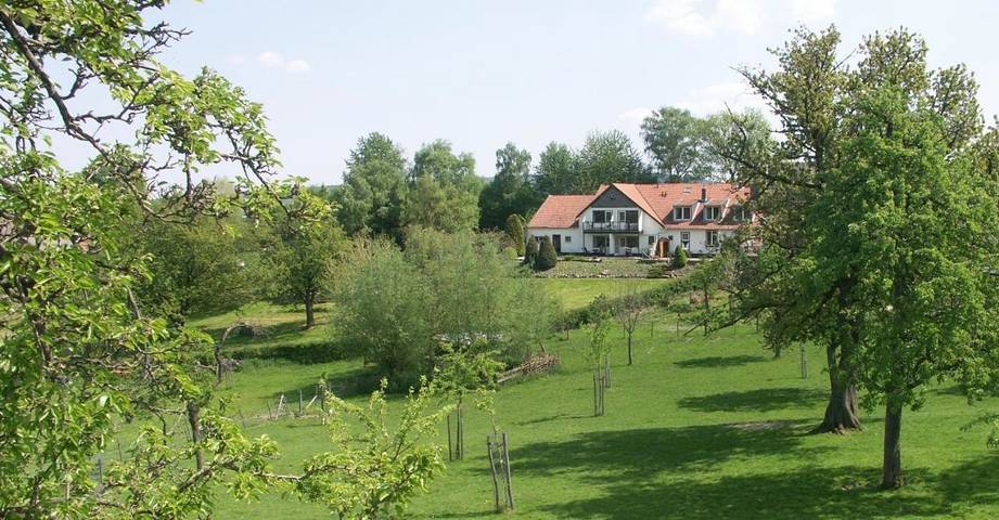 Ferienwohnung für 2 Personen, mit Balkon und Terrasse sowie Garten und Ausblick