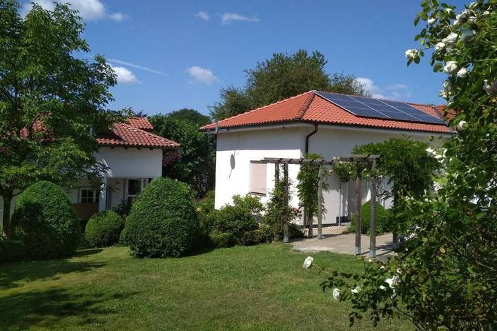 Ferienwohnung für 2 Personen, mit Balkon und Terrasse sowie Garten und Ausblick in Waldbröl