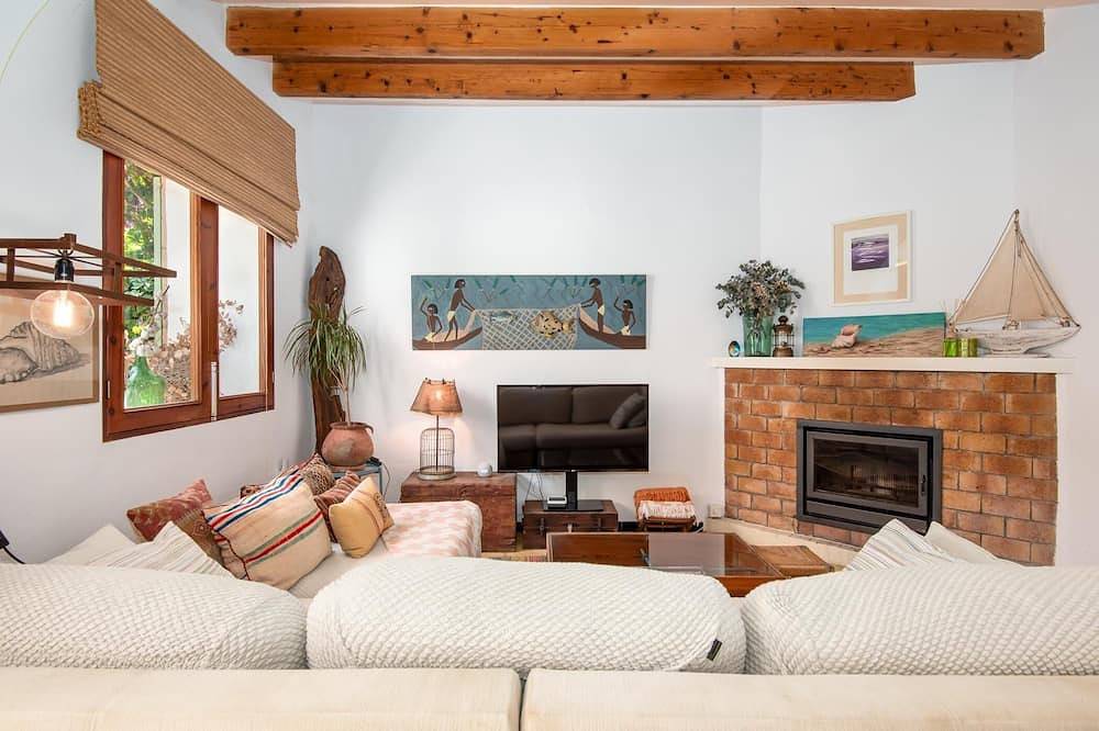 Canamon charming house with private pool. Wifi in Ses Salines, South Majorca