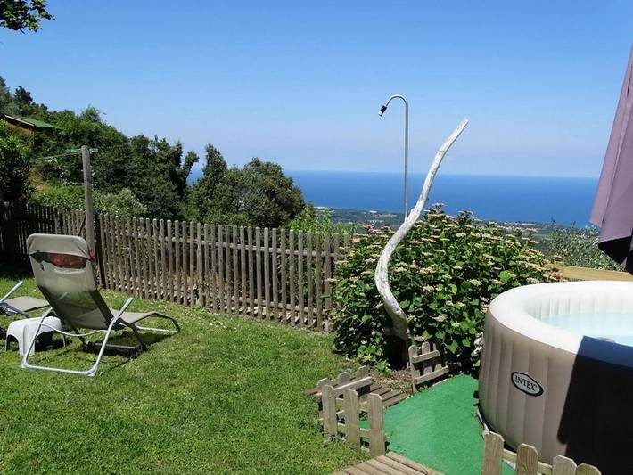 Location de vacances pour 2 personnes, avec jardin ainsi que terrasse et jacuzzi à Cervione - 2