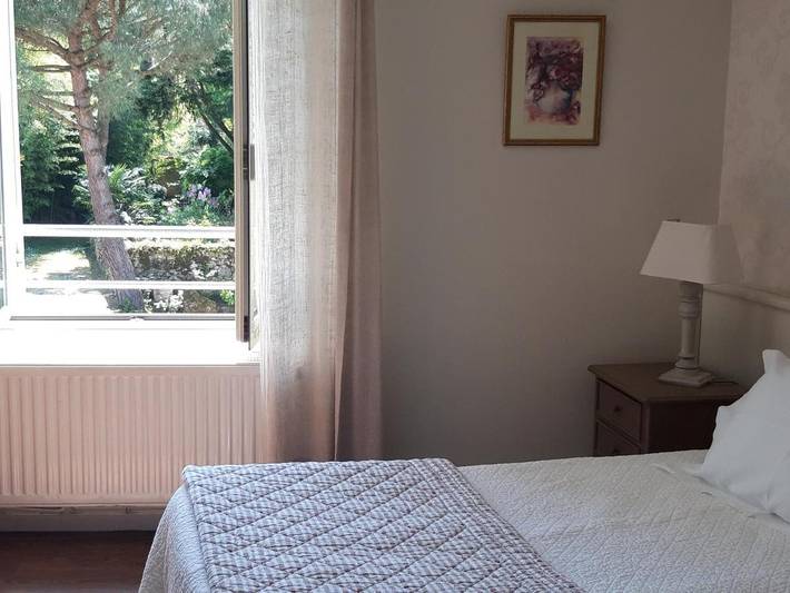 Location de vacances pour 3 personnes, avec Terrasse ainsi que Jardin et Piscine à Saint-Macaire