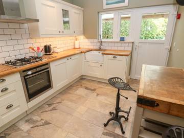 Log Cabin for 6 People in Tenby, Pembrokeshire, Photo 4