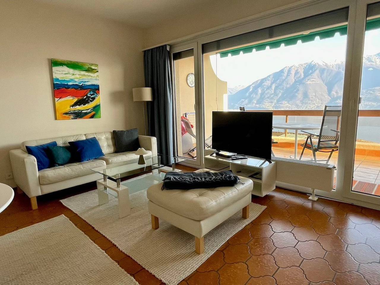 Ganze Wohnung, Eck-Wohnung im 2. Stock für 1-4 Personen. in Orselina, Tessiner Alpen