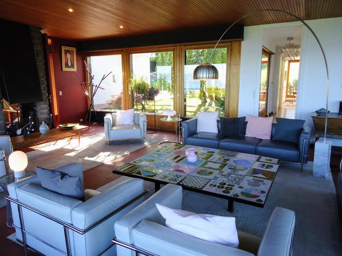 Evian villa with Lake Geneva views in 1960 mid-century modern style in Neuvecelle, Région de Thonon-les-Bains