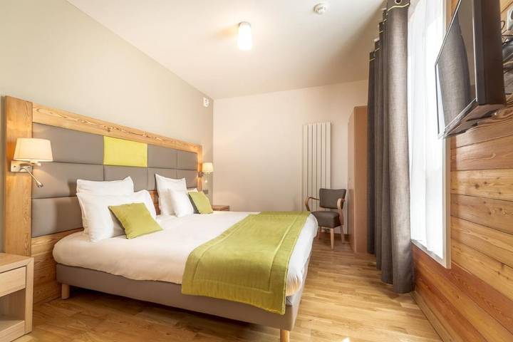 Parc de vacances pour 2 personnes, avec jardin et terrasse ainsi que sauna et jacuzzi dans les Alpes francaises