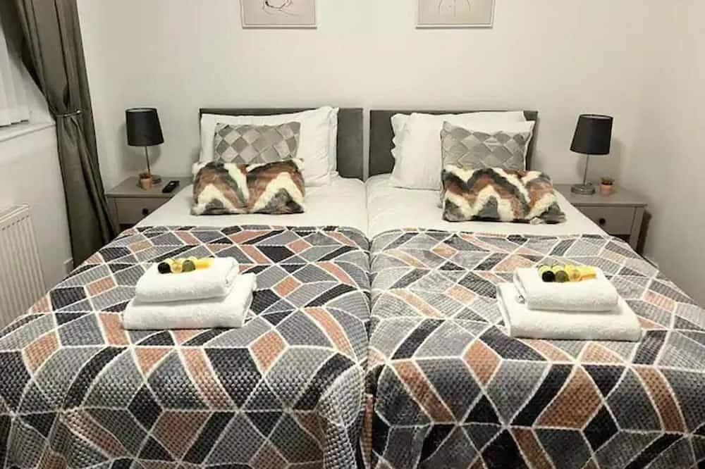 3Br Prenton,Wirral close to Liverpool,Chester&local beaches\n4xtvs,fastwifi in Merseyside