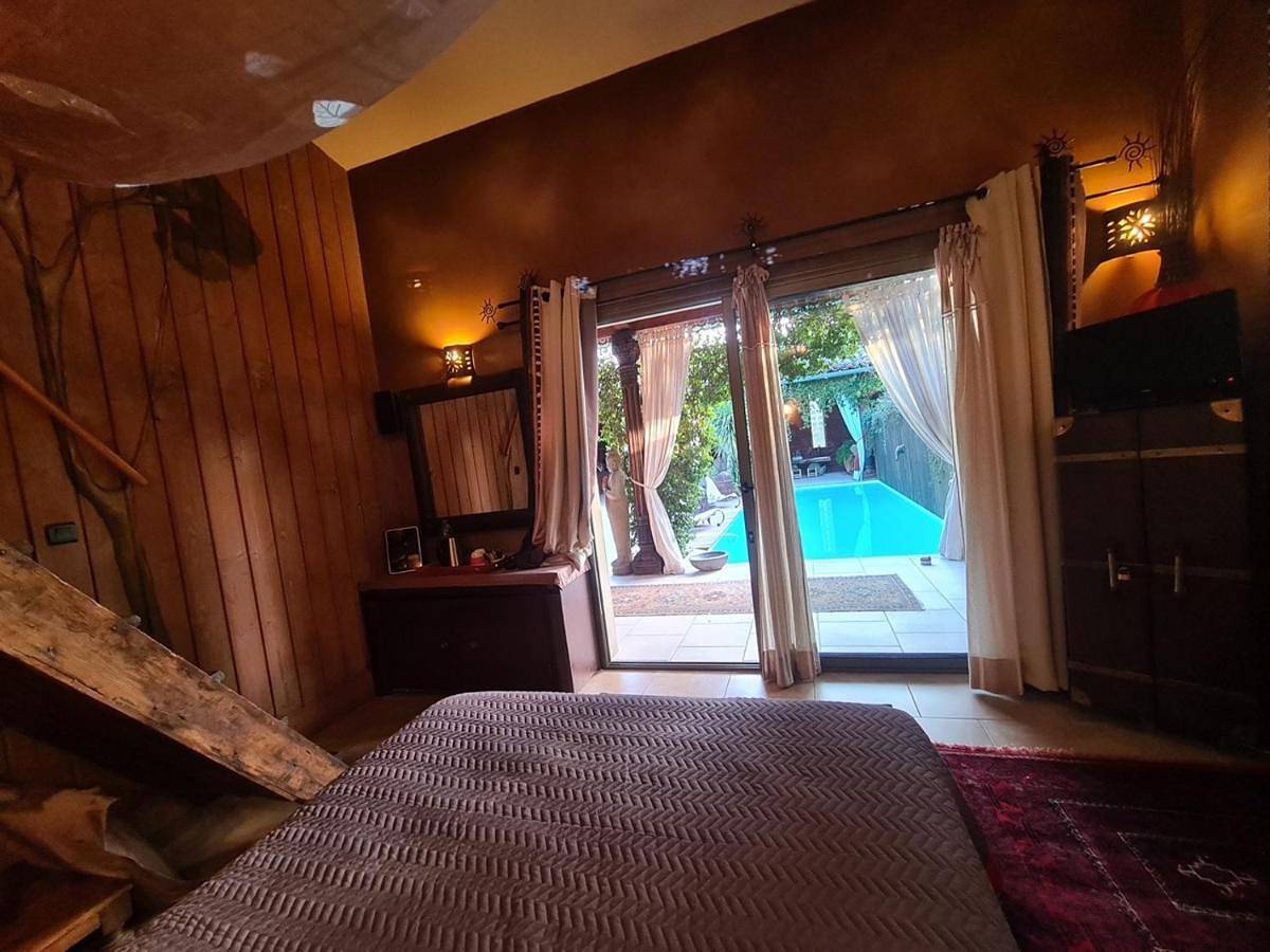 Suite Exotique Côte Sud Ardeche avec Espace Cuisine accès Patio avec Piscine ! in Chauzon, Ardèche