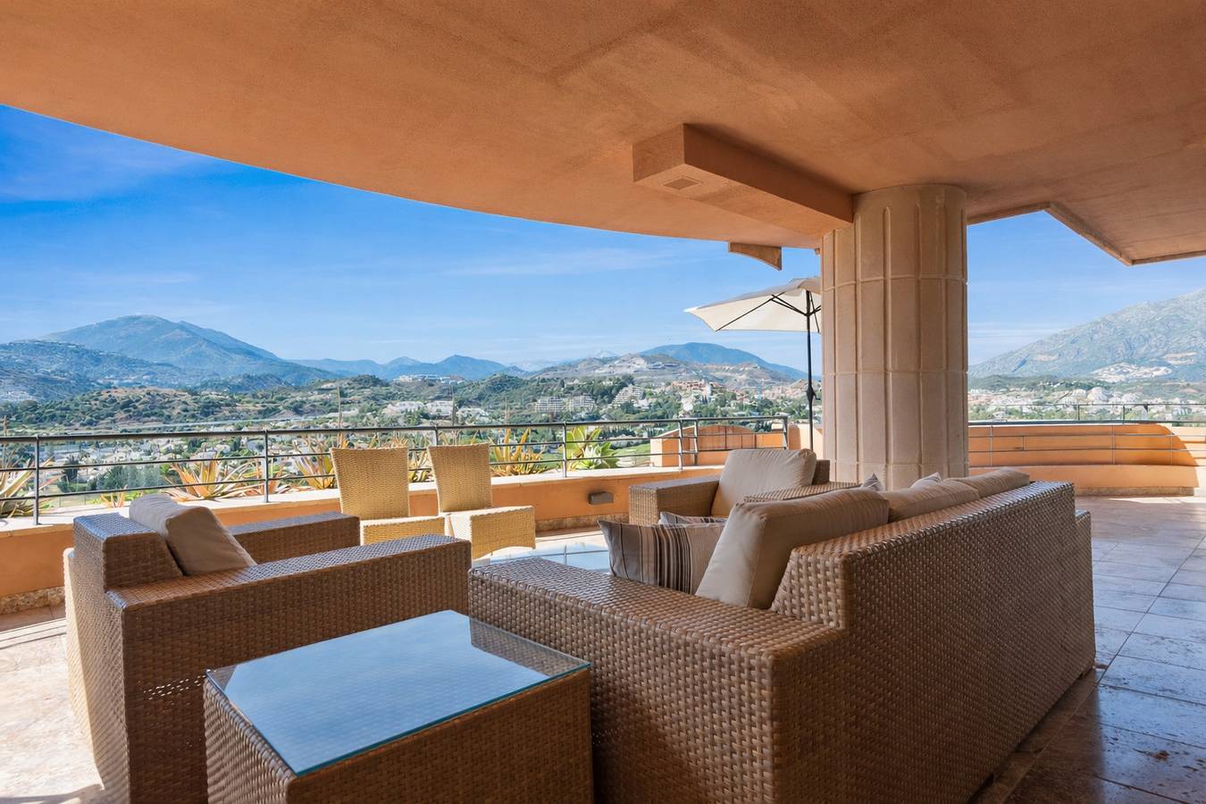 Entire apartment, Casa Magna in Nueva Andalucia Golf Valley, Marbella