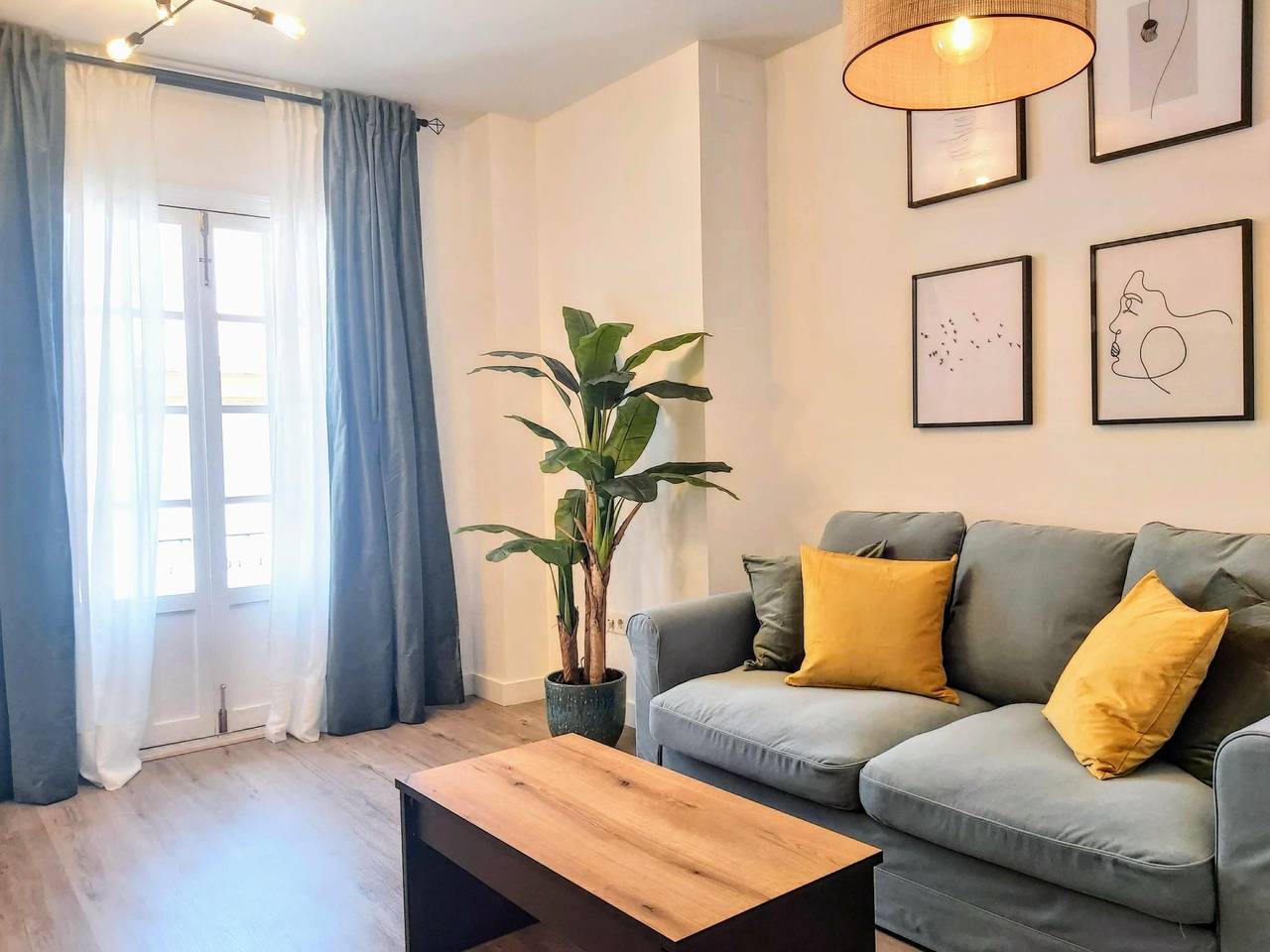 Apartamento vacacional entero, Misterhost Santiago con Piscina in Casco Antiguo, Sevilla