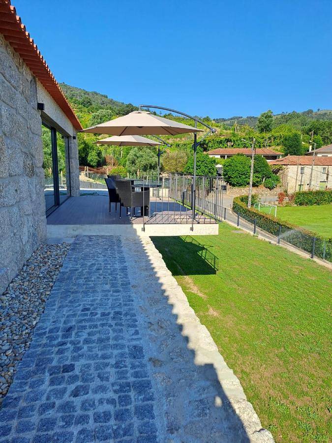 Casa rural para 4 personas, con jardín además de vistas y piscina en Ponte da Barca
