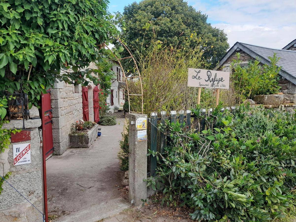 Double Room with Private Bathroom in Biollet, Puy-de-Dôme