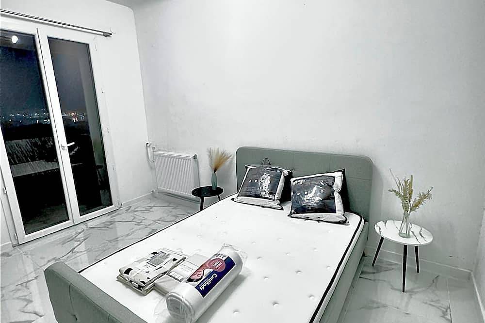 Entire apartment, Elegant T3 apartment - Close to the sea and amenities in Port-de-Bouc, Istres region