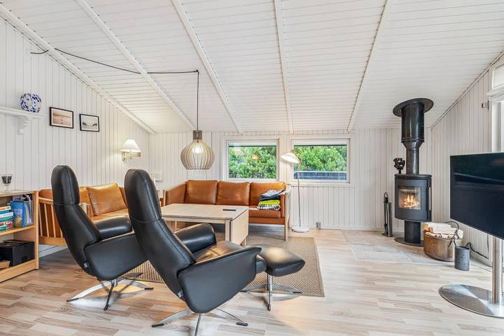 Cosy holiday home in Blåvand - sleeps 8 plus dog in Blavand, Varde Region