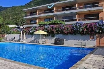 Ferienpark für 4 Personen, mit Balkon und Pool in der Schweiz