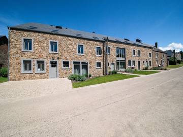 Location de vacances pour 20 personnes, avec terrasse et jardin à Gedinne