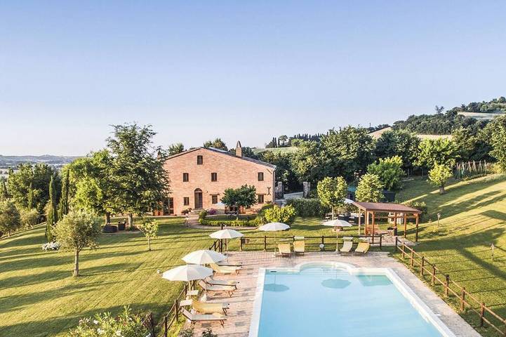 Agriturismo per 18 persone, con idromassaggio e giardino in Corinaldo