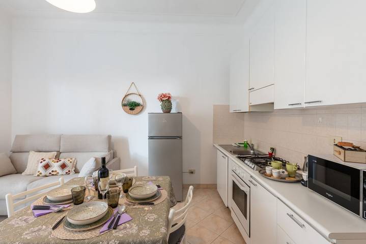 Appartement entier, Appartement de vacances pour 2 personnes avec balcon/terrasse in San Remo, Commune de Sanremo