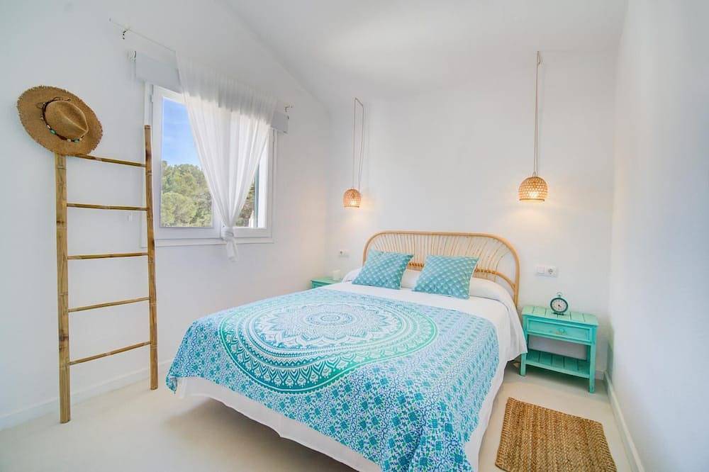 Entire apartment, Casa Lola Serene and luxurious apartment with balcony in Cala en Bosc, Ciutadella